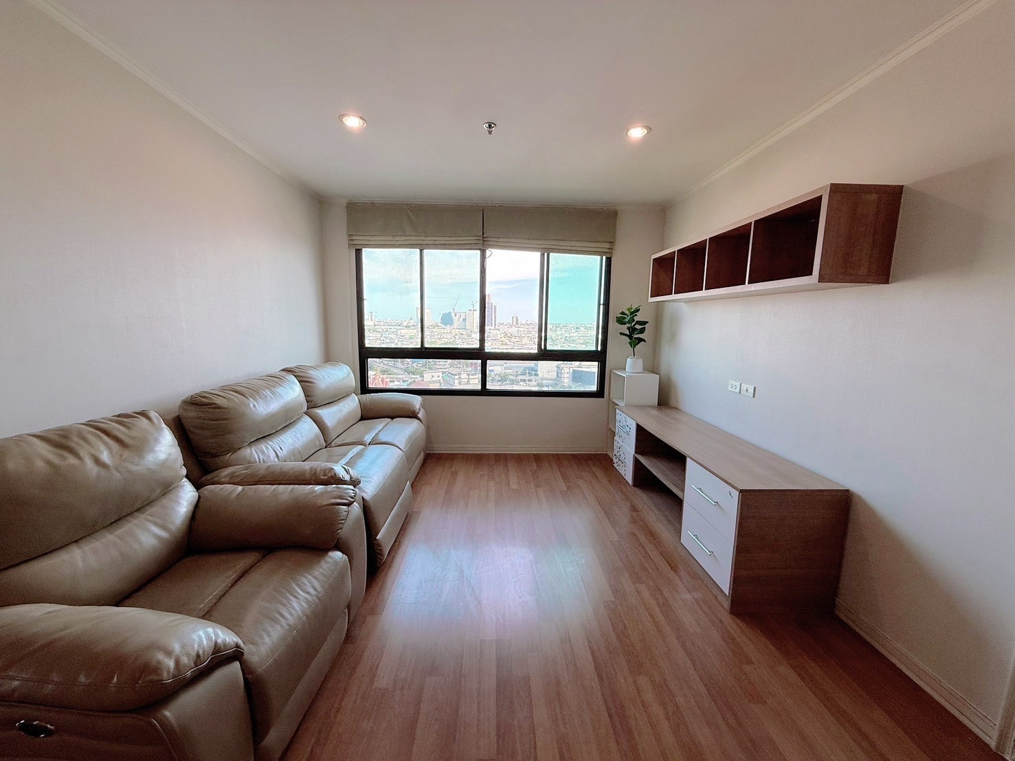 2 ห้องนอน 2 ห้องน้ำ ห้องมุมวิวดีมาก ราคาเพียง 3.6 ล้านบาท ! – รูปที่ 3