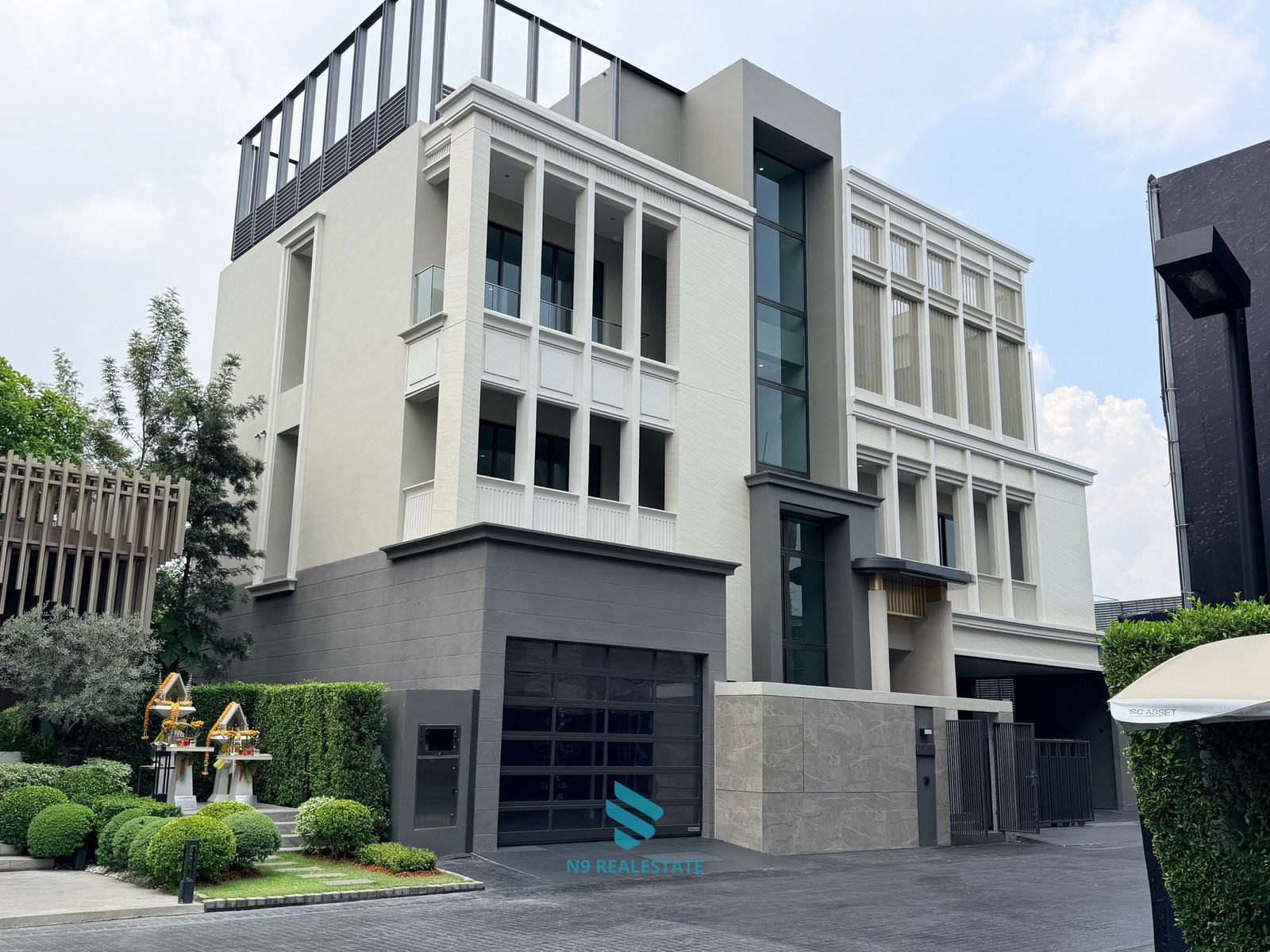 คฤหาสน์หรู3 ชั้น พร้อมสระว่ายน้ำ และ super car garage( 95E1 )ราคาพิเศษเพียง 90 ล้านบาท ,โยธินพัฒนา ,เลียบด่วนเอกมัย-รามอินทรา  – รูปที่ 2