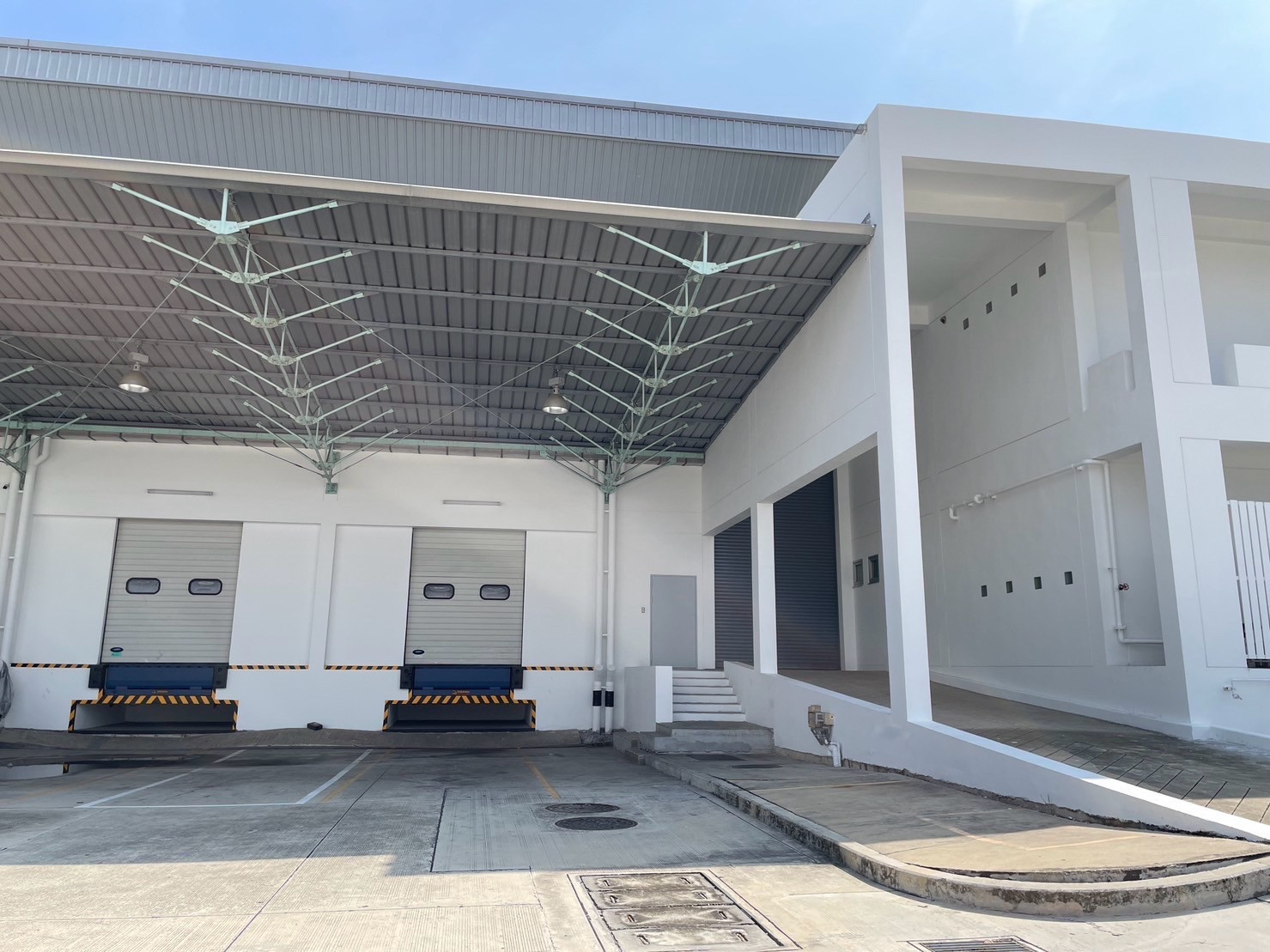 FOR RENT - WAREHOUSE SIZING 2,466 SQ.M. at BABG PHLI INDUSTRIAL NEAR BANGNA-TRAD K.M.19 and SUVARNBHUMI AIRPORT FOR RENT - WAREHOUSE SIZING 2,466 SQ.M. at BABG PHLI INDUSTRIAL NEAR BANGNA-TRAD K.M.19 and SUVARNBHUMI AIRPORT