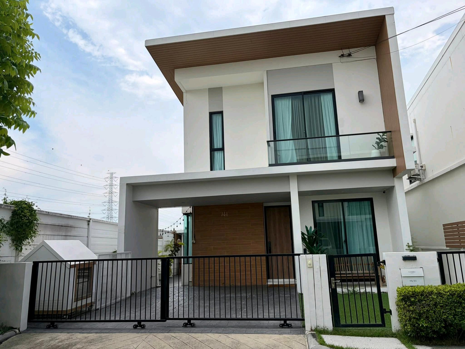 Beautiful house for rent near Mega Bangna, Como Bianca project 
, complete with furniture and electrical appliances.