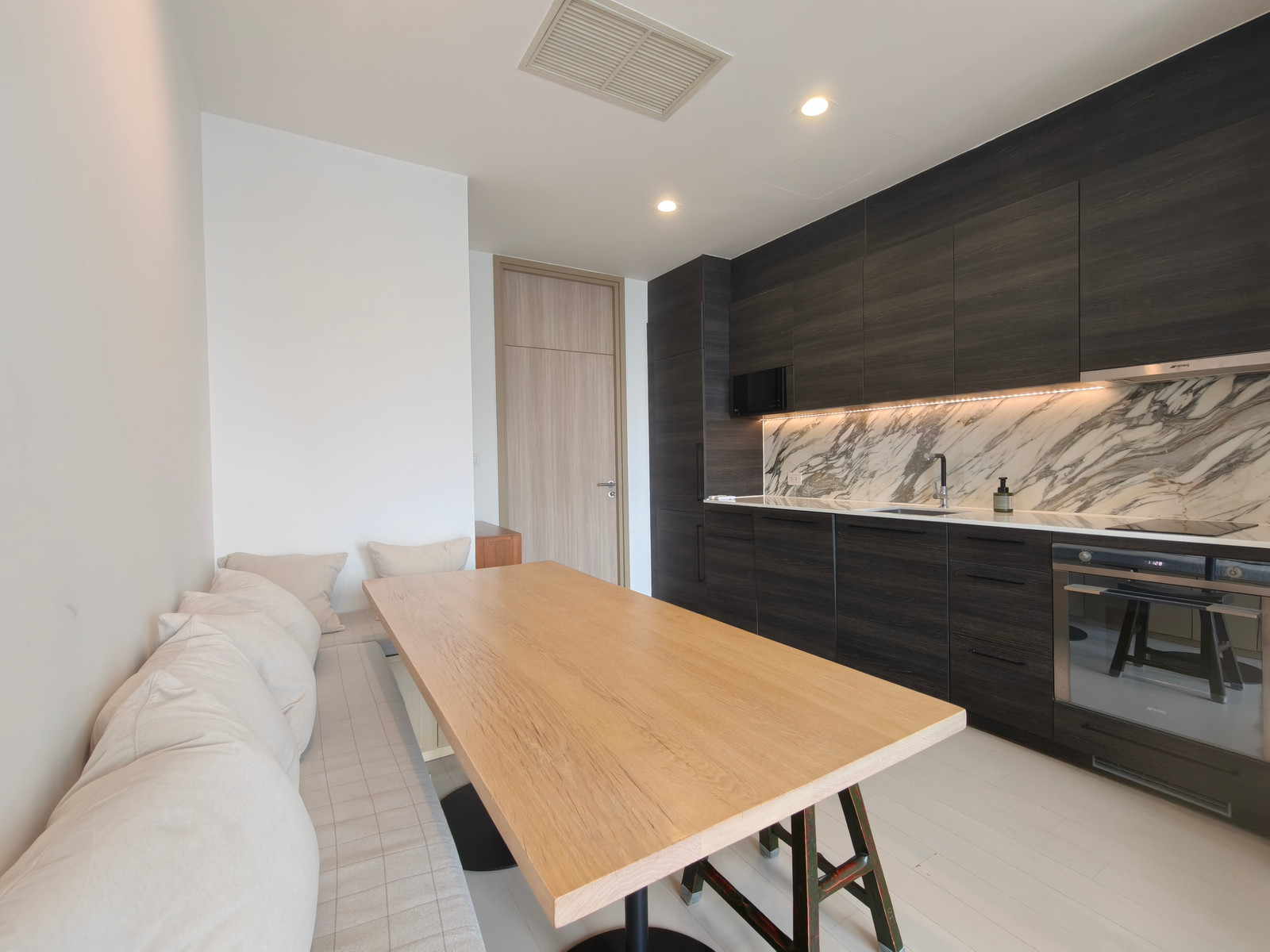 ใช้ "SMEG KITCHEN" ชั้นสูงวิวสวย Park Nai Lert - ขาย 17 ล้านบาท ใช้ "SMEG KITCHEN" ชั้นสูงวิวสวย Park Nai Lert - ขาย 17 ล้านบาท