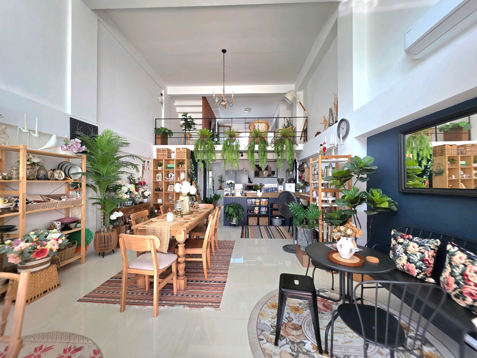ขายคาเฟ่/Co-working Space พร้อมเดินกิจการต่อทันที ย่านร่มเกล้า ขายคาเฟ่/Co-working Space พร้อมเดินกิจการต่อทันที ย่านร่มเกล้า