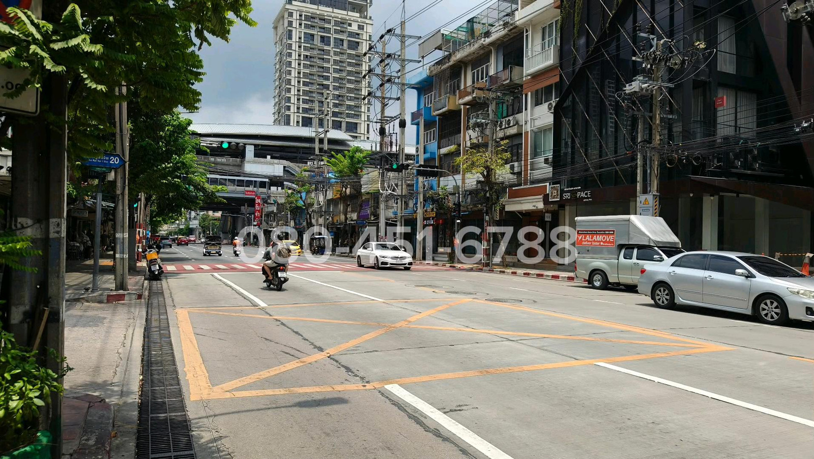 ✨ Prime location for rent! Next to the main road, near MRT Bang Pho, only 80 meters! ✨🎉 For rent🏢 5-story commercial building with mezzanine.