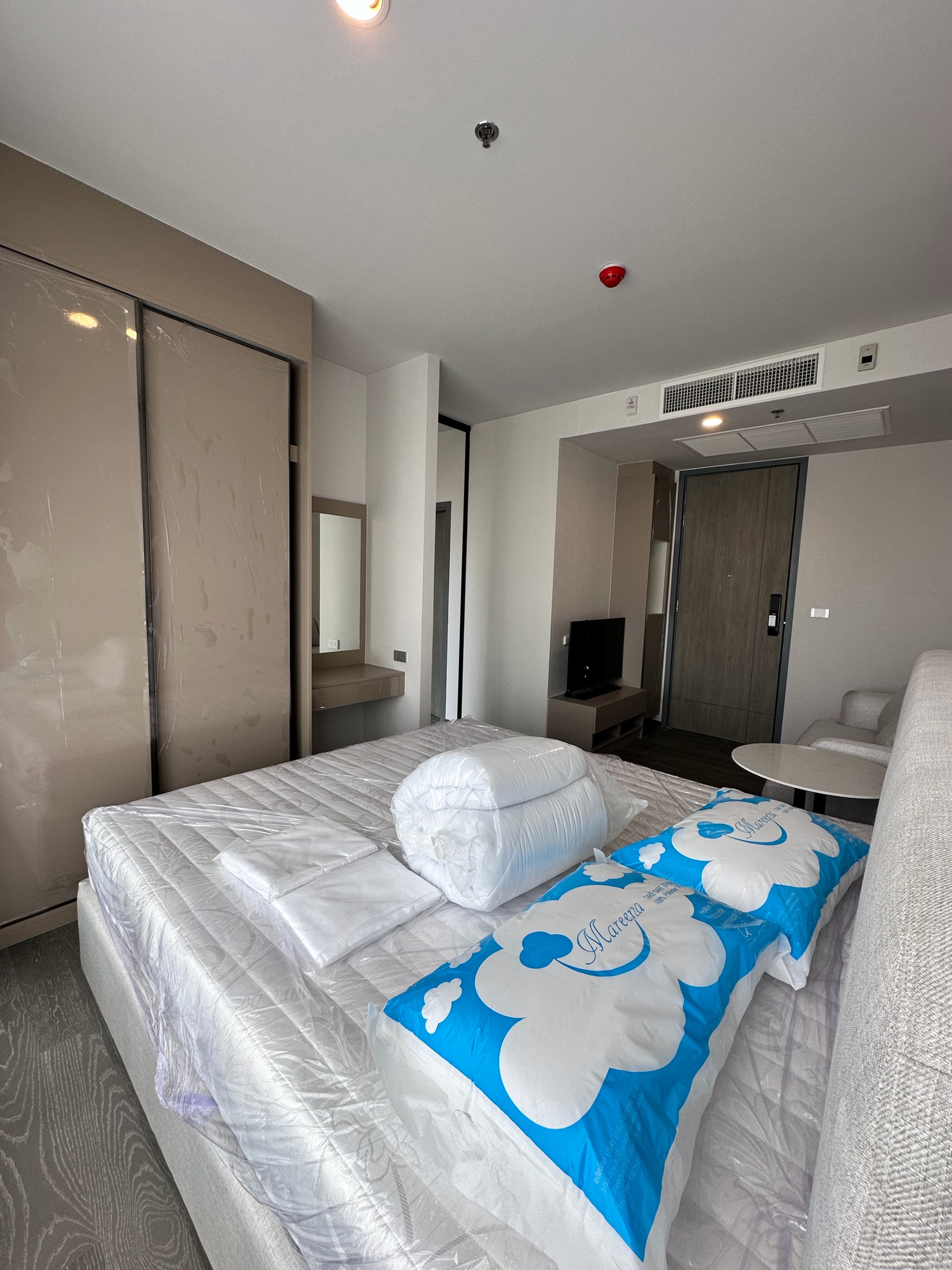 ✨ Next to Lumpini Park, next to MRT and near One Bangkok 🔥 Starting at only 5.549 million baht* (27.09 Sq.m) ✨ Next to Lumpini Park, next to MRT and near One Bangkok 🔥 Starting at only 5.549 million baht* (27.09 Sq.m)