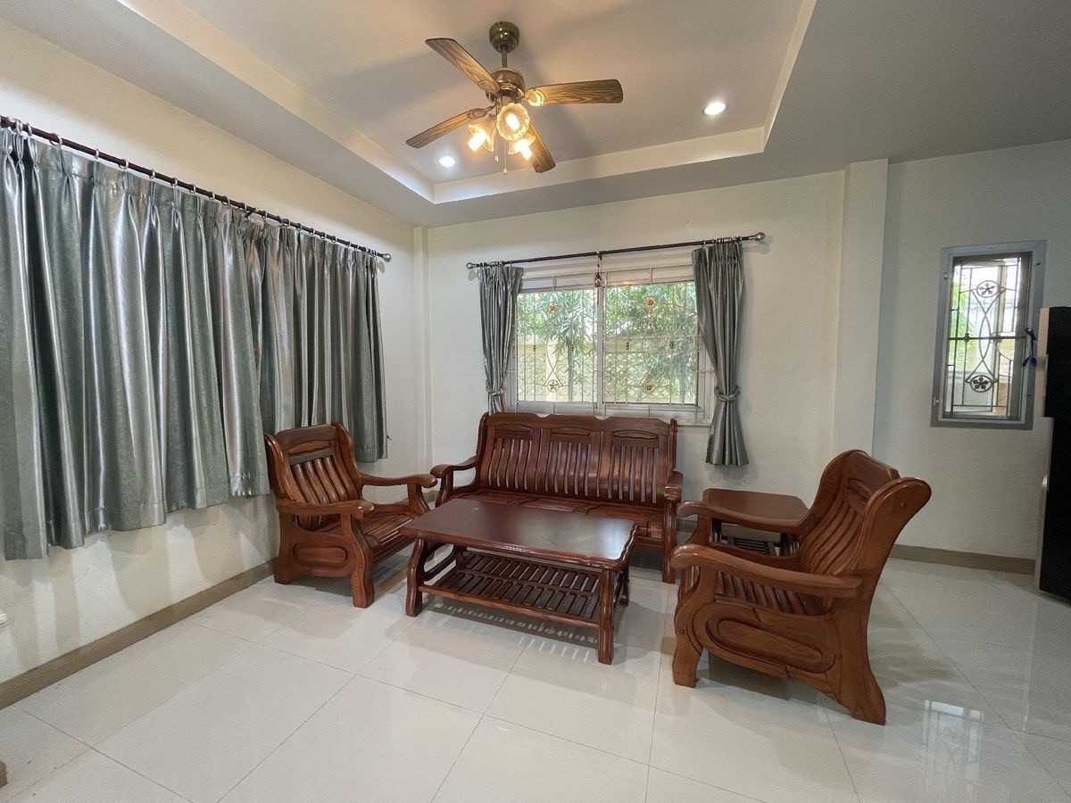 Single house for sale on 100 sq m of land near Chuan Chuen Chaengwattana Village.