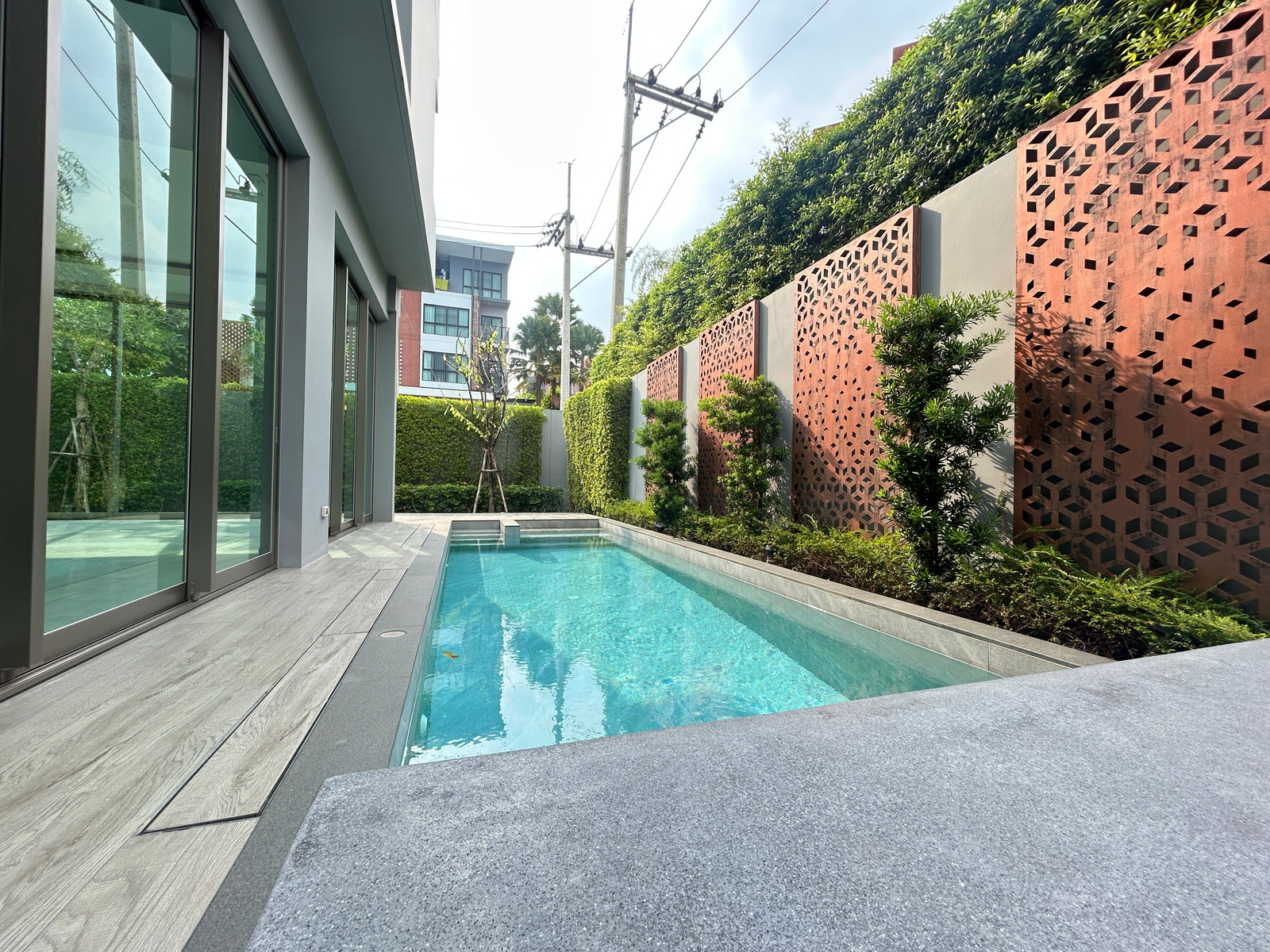 ขาย The Escape Mahidol Pool Villa พลูวิลล่าสุดหรู ทำเลมหิดล พร้อมสระว่ายน้ำส่วนตัว บ้านเปล่า ทำเลดีมาก ใกล้สนามบินเชียงใหม่ เซนทรัลเชียงใหม่แอร์พอร์ต-SW003759 – รูปที่ 2
