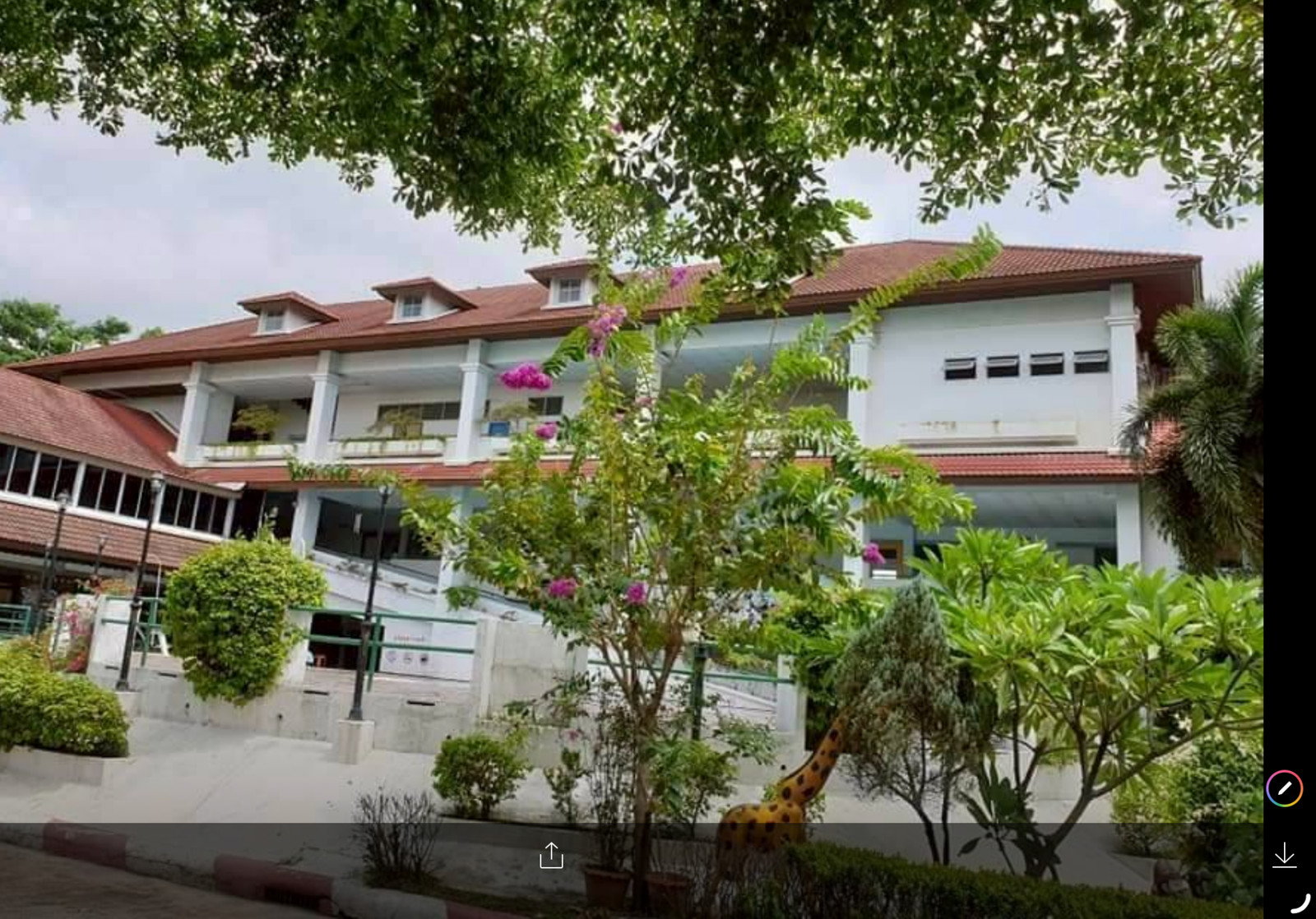 Land with building and swimming pool With parking Land with building and swimming pool With parking