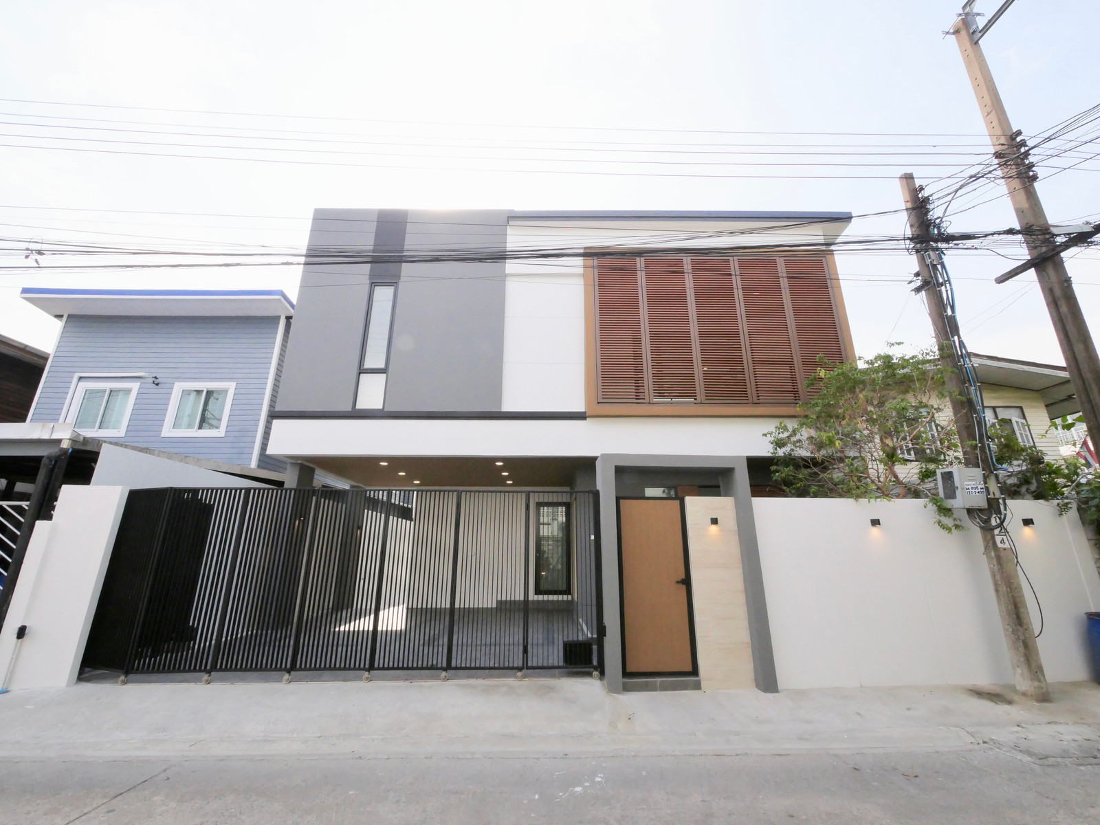 ขายบ้านเดี่ยว 2 ชั้น อ่อนนุช 17 บ้านสร้างใหม่ 50 ตร.ว. 3 นอน 3 น้ำ ขายบ้านเดี่ยว 2 ชั้น อ่อนนุช 17 บ้านสร้างใหม่ 50 ตร.ว. 3 นอน 3 น้ำ