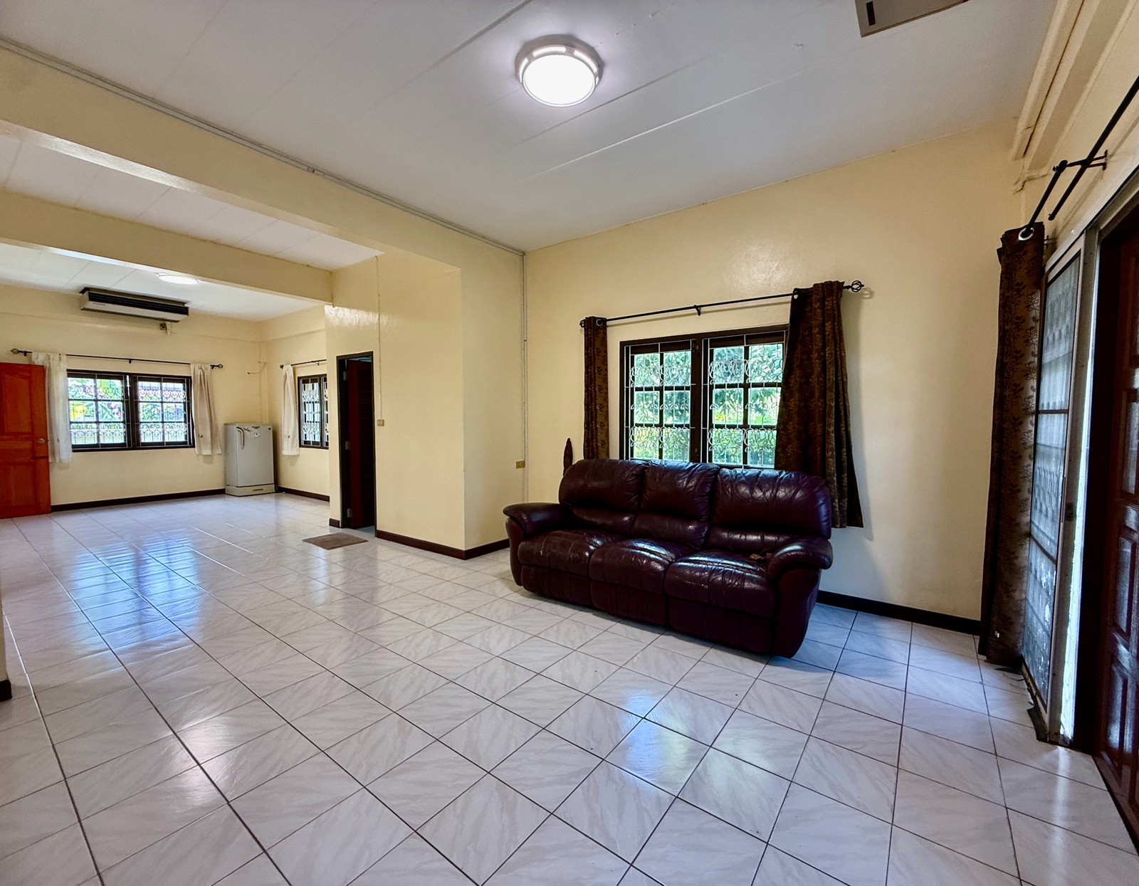 House for rent, 2 floors, 4 bedrooms, Yukonthorn Village, Soi Phahonyothin 23, behind Saraburi Kindergarten School. House for rent, 2 floors, 4 bedrooms, Yukonthorn Village, Soi Phahonyothin 23, behind Saraburi Kindergarten School.