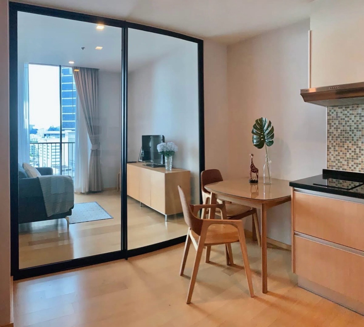 🩷 For rent Noble ReD
BTS Ari, walk 150 meters, 3 minutes, line @900cqqhk tel 0859114585.
1 bedroom, 12th floor, area 35 sq m, ready to move in.
View of the electric train, south, cool breeze
Fully furnished, ready to move in
There is air conditioning, re 🩷 For rent Noble ReD
BTS Ari, walk 150 meters, 3 minutes, line @900cqqhk tel 0859114585.
1 bedroom, 12th floor, area 35 sq m, ready to move in.
View of the electric train, south, cool breeze
Fully furnished, ready to move in
There is air conditioning, re