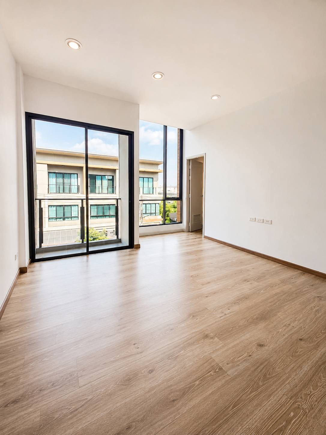 🏡 ขายทาวน์โฮมหรู 3.5 ชั้น Premium Place พหลโยธิน–รามอินทรา – รูปที่ 4