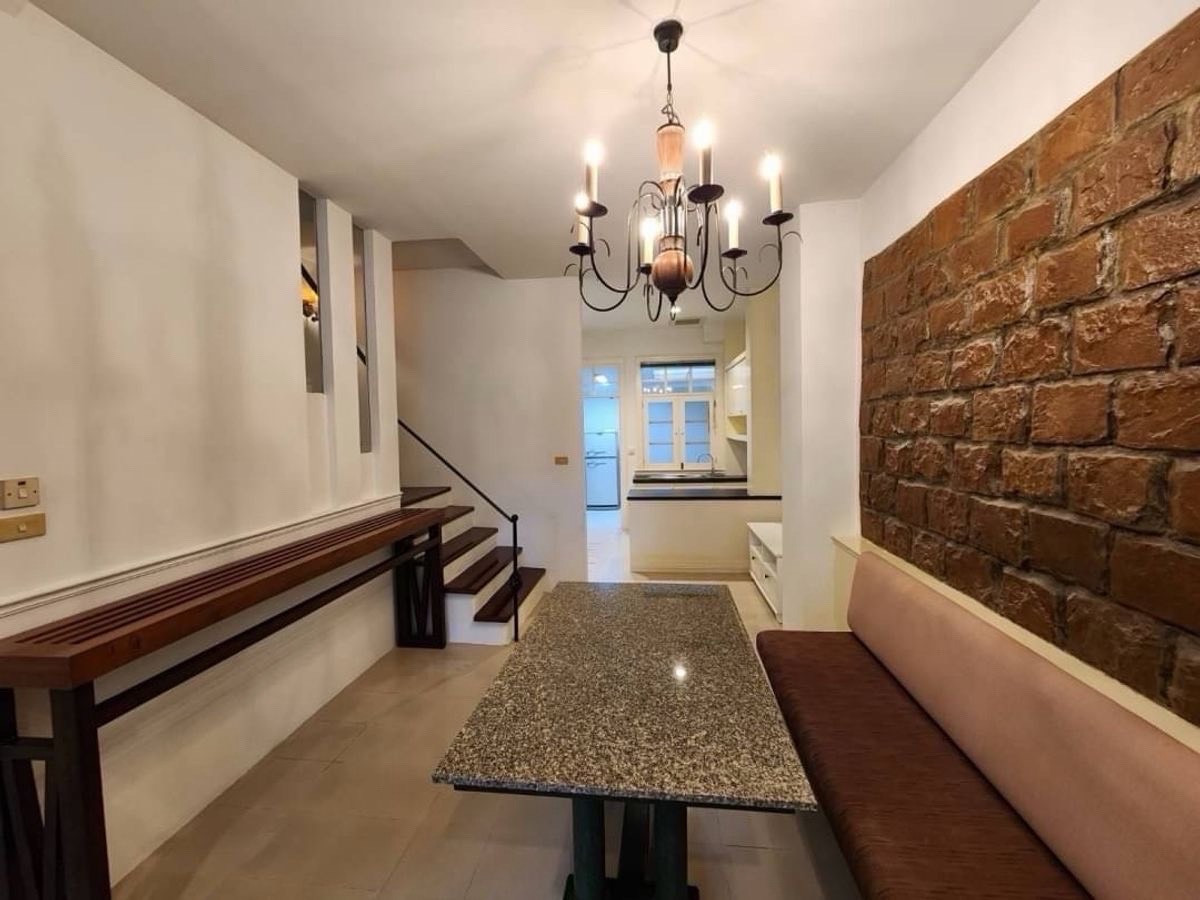 FOR RENT | Townhouse Fully Furnished @ Ratchadapisek 44📍 ทำเลศักยภาพ ใกล้ BTS รัชโยธิน เพียง 800 เมตร พร้อมเข้าอยู่ | ทาวน์เฮาส์ 3 ชั้น | 4 ห้องนอน | 3 ห้องน้ำ – รูปที่ 2