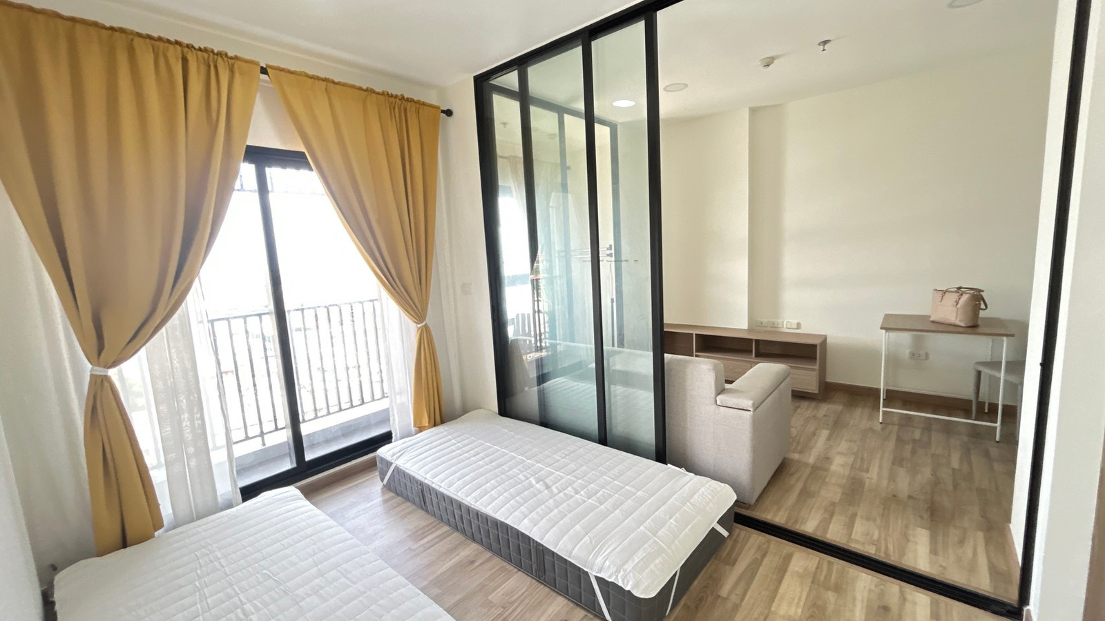 Condo for rent, Niche MONO Charoen Nakhon, 14th floor, 35 sq m., 180 degree Chao Phraya River view, relaxing and peaceful view. Ready to move in