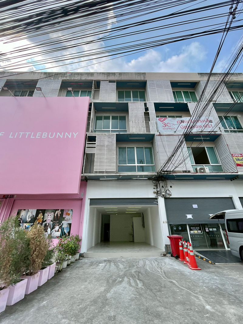 4-story commercial building for rent, next to Lasalle Road (Sukhumvit 105), Bangna.