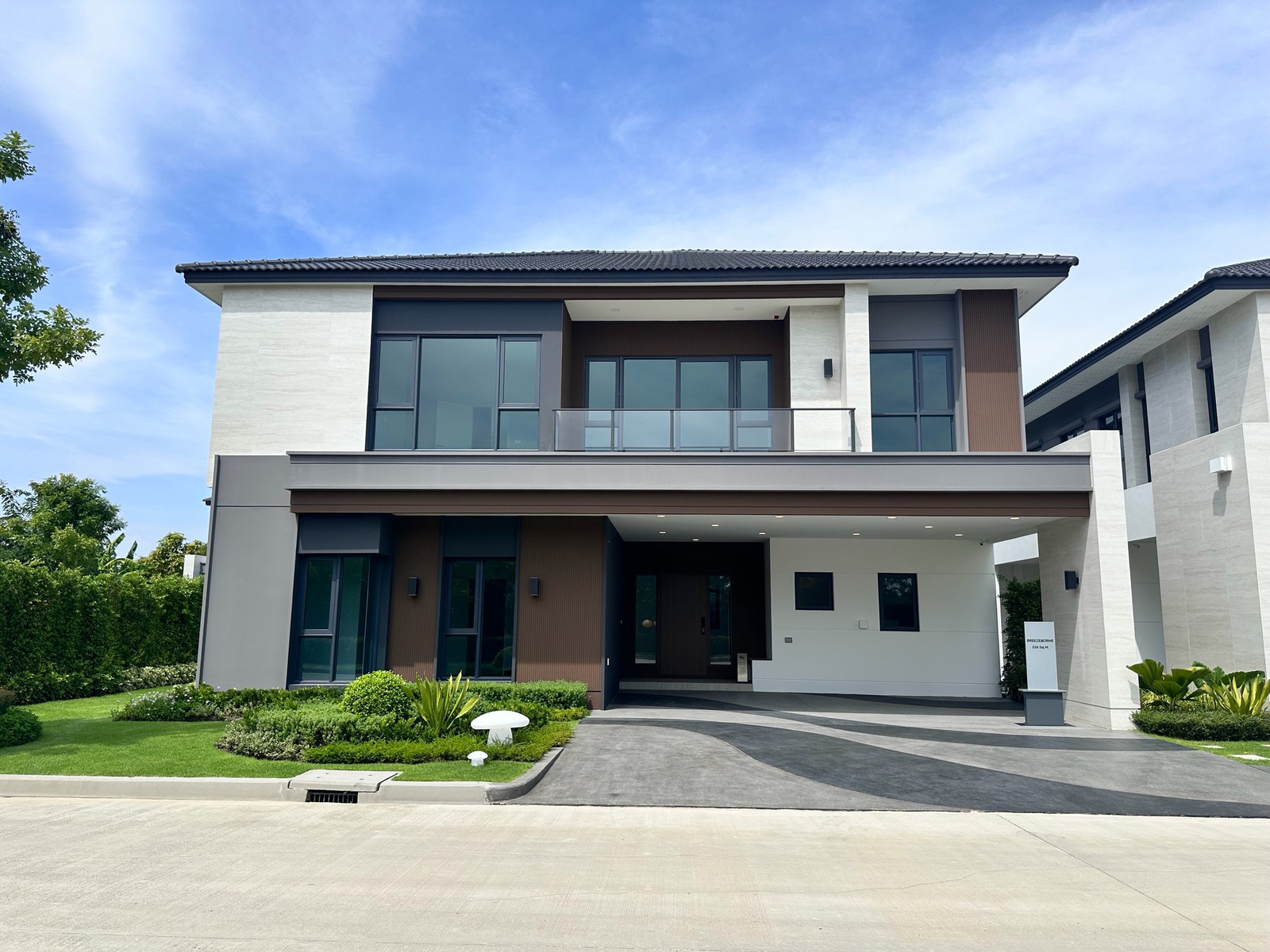 🏆 Luxury homes can be bought every day. But a good location like this isn't available to buy every day. 326 sq m, starting at 22 million baht 📱0828839995 "Aom" 🏆 Luxury homes can be bought every day. But a good location like this isn't available to buy every day. 326 sq m, starting at 22 million baht 📱0828839995 "Aom"