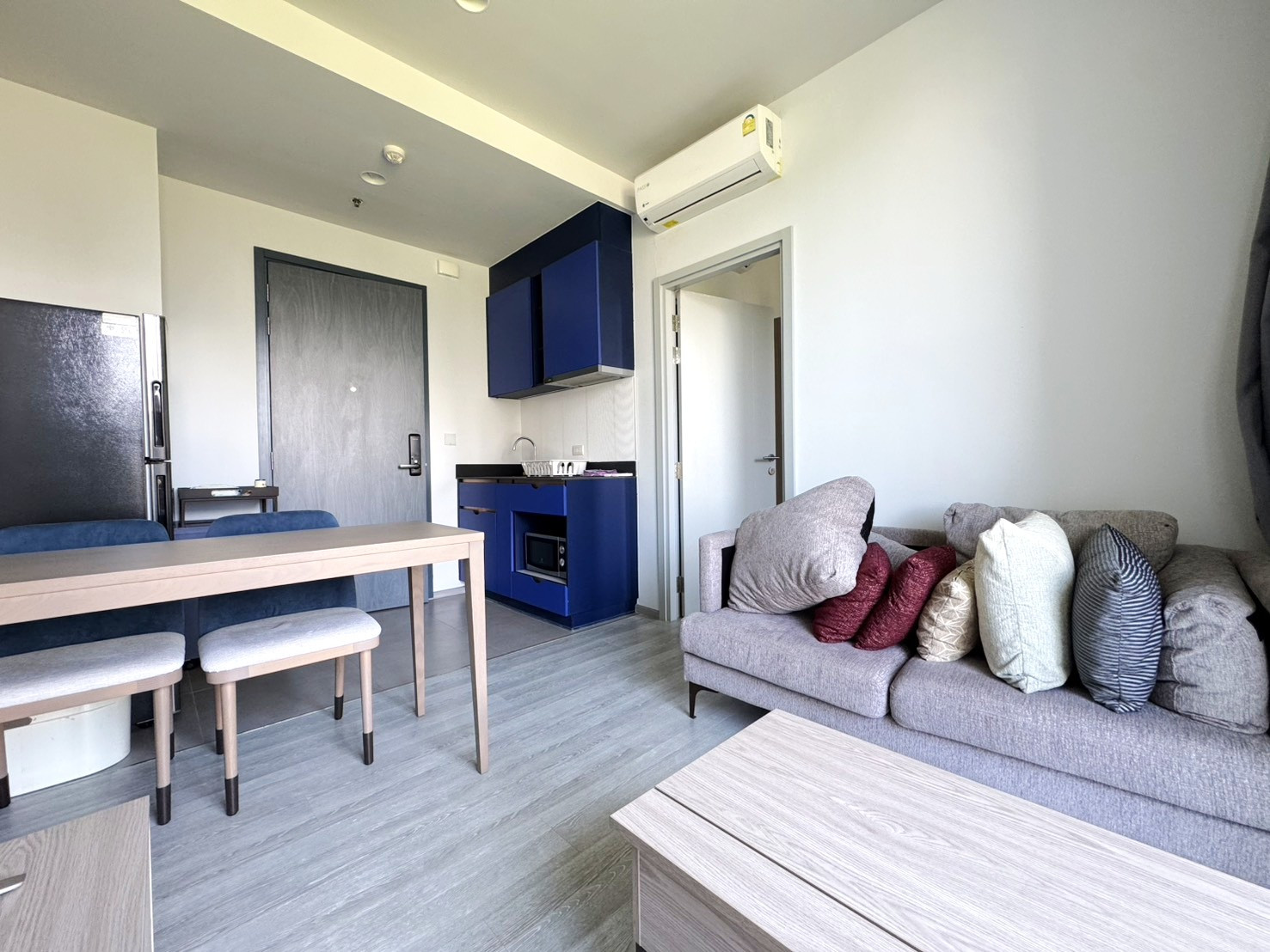 💬 LineID: @Habitant (With@) | ✨For rent XT Ekkamai | Fully furnished room, excellent condition, ready to move in! 🛋️