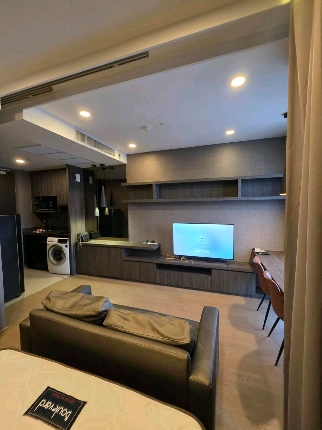 For Rent Ashton Chula-Silom
From MRT Samyan 180 M.
For Rent Ashton Chula-Silom
From MRT Samyan 180 M.