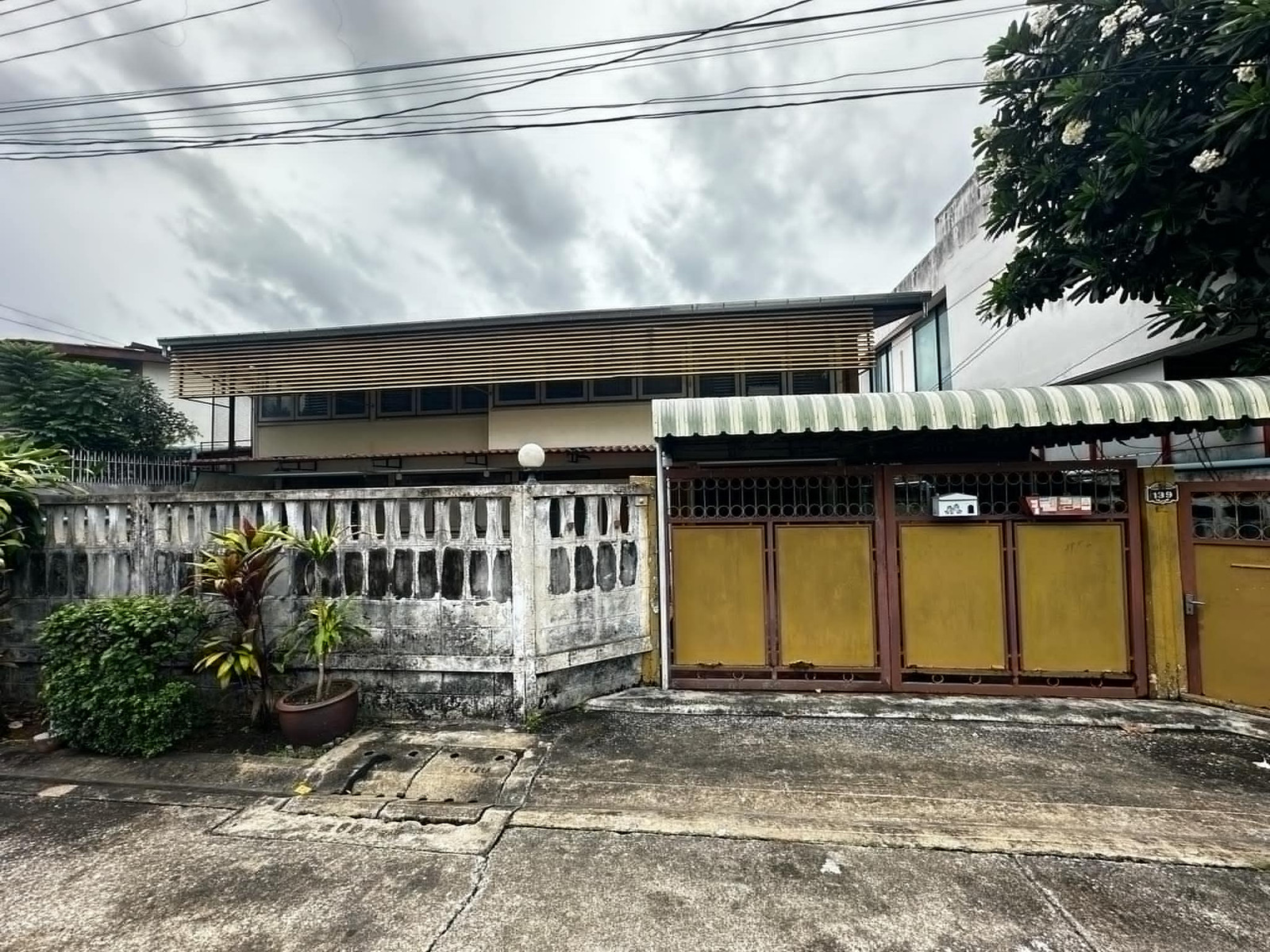 Single house for sale Seri Village 1, Rama 9 Soi 41, behind The Nine