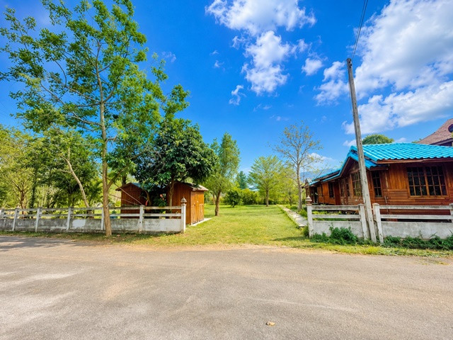 PakChong KhaoYai MooSi. 360-degree mountain view land with 3 prefabricated houses near Greenery Reso