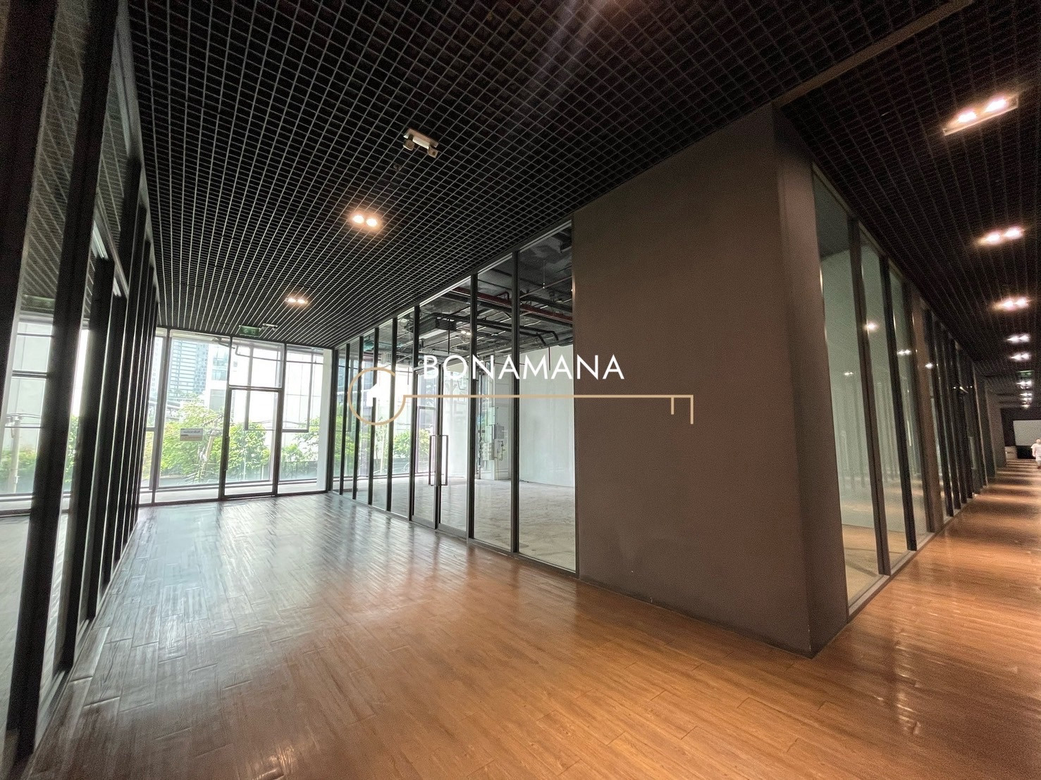 For rent, business space next to the road, 2nd floor, connected to BTS Thonglor. For rent, business space next to the road, 2nd floor, connected to BTS Thonglor.