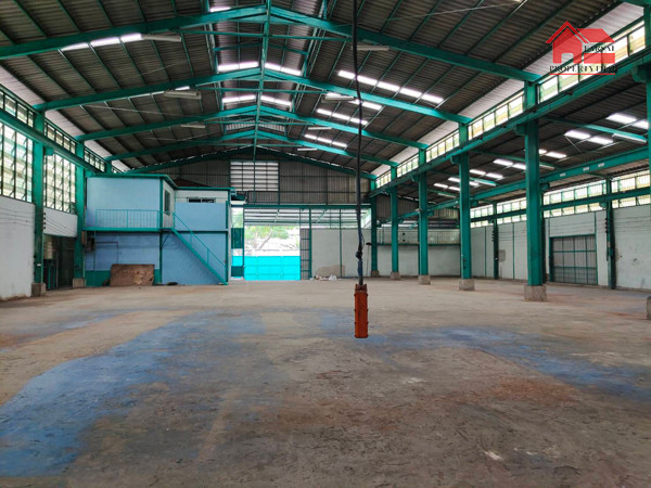 Factory/warehouse building for rent, area 1 rai, usable area 1,600 square meters, 2-story office, with crane, house, can support 3 tons/square meter, Rama 2 Road, Ekkachai, rental price 130,000 baht/mo.
