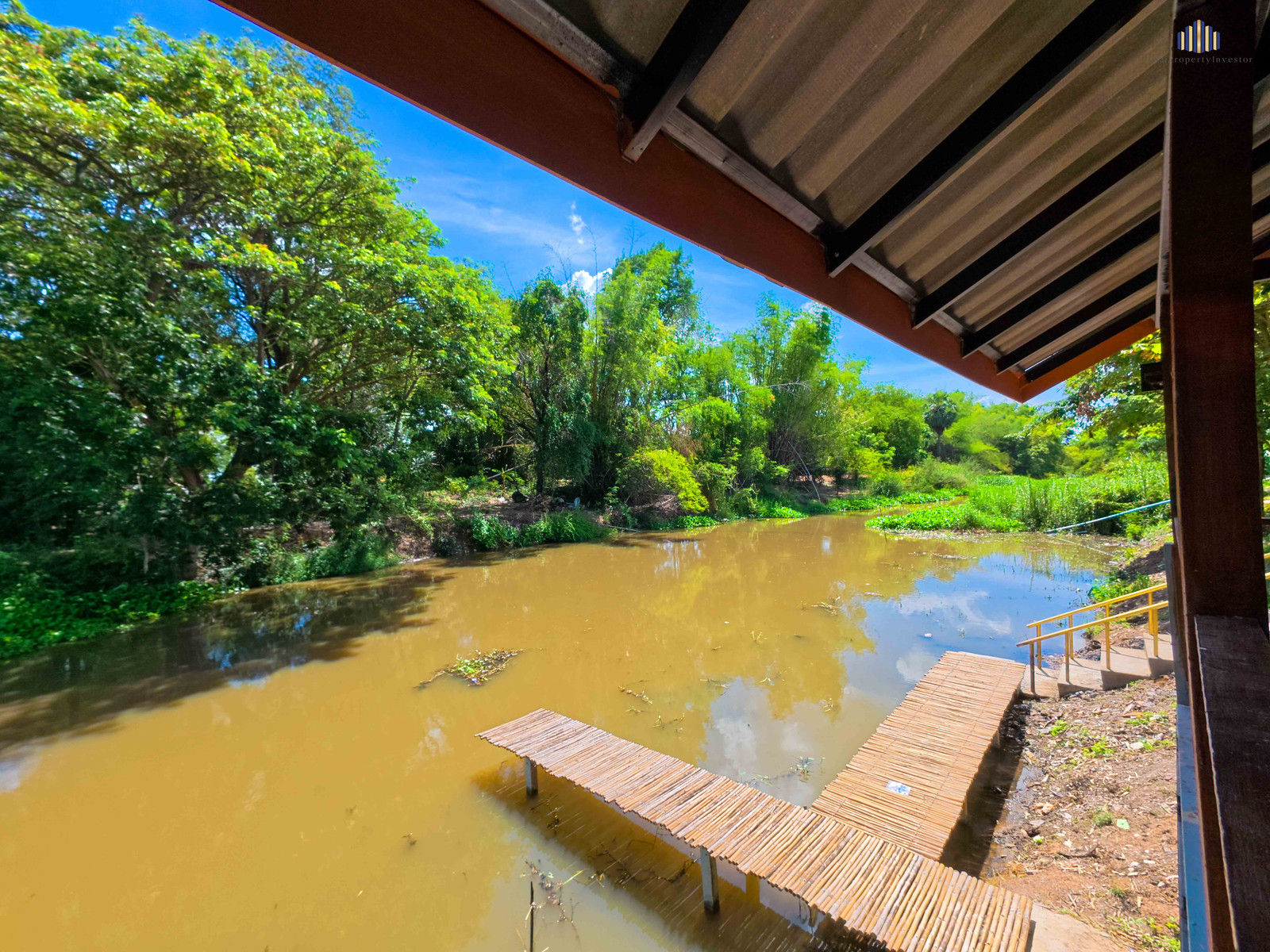 Urgent Sale! Waterfront Resort-Style Land with 5 Guest Rooms A shady atmosphere nestled amidst a fruit orchard. Total usable area of over 4.5 Rai. Located in Yang Non, Doem Bang Nang Buach, Suphan Buri. Incredible value! – รูปที่ 3