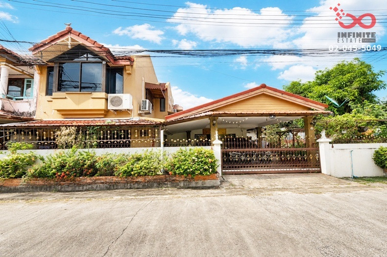 2-storey detached house for sale, 74 sq m, Prathana Village 3, corner house, Samet-Ang Sila Road, Chonburi, near Eikchon Hospital.
