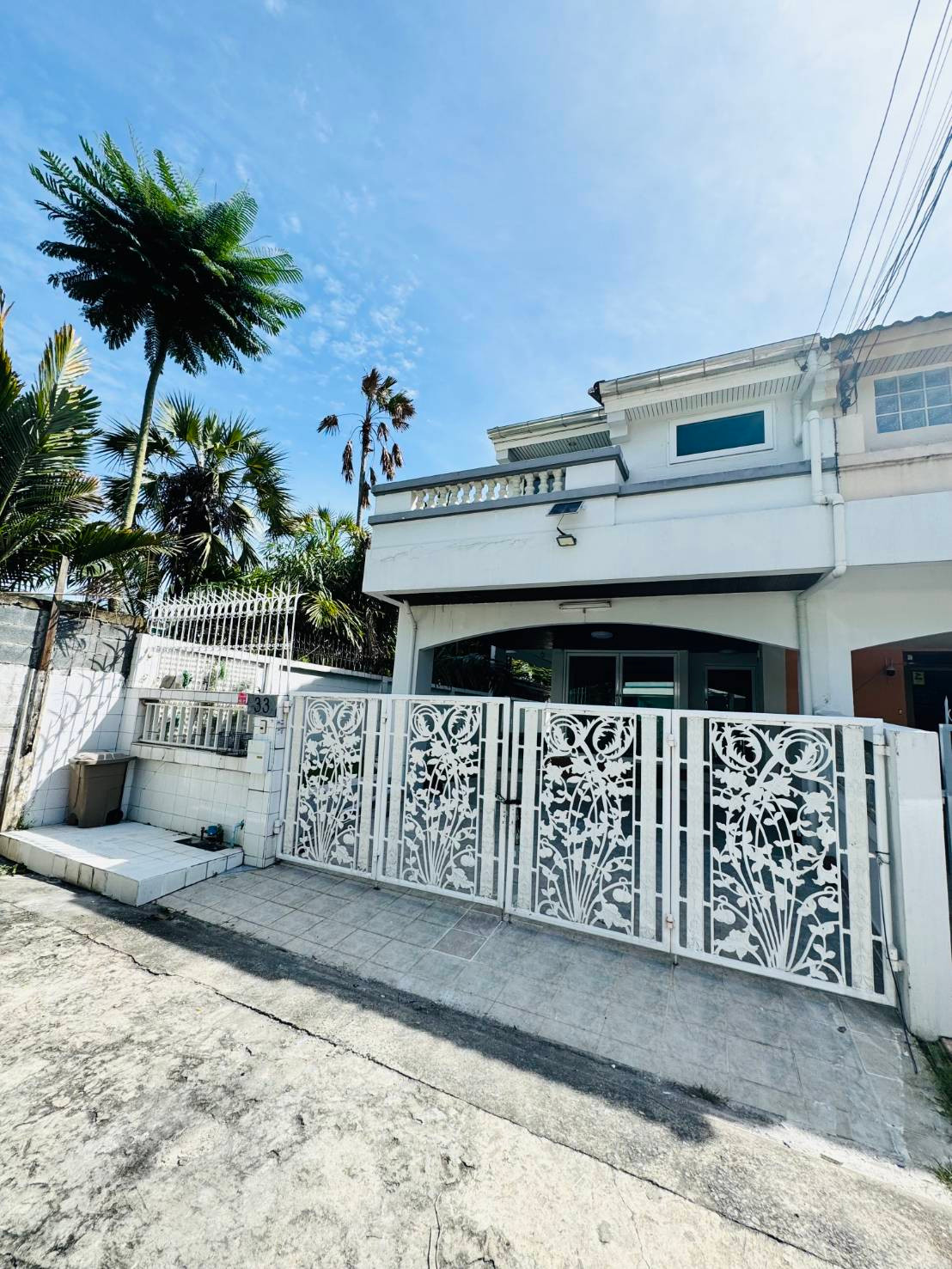For rent!! Corner house near MRT Bang Kraso station *-* For rent!! Corner house near MRT Bang Kraso station *-*