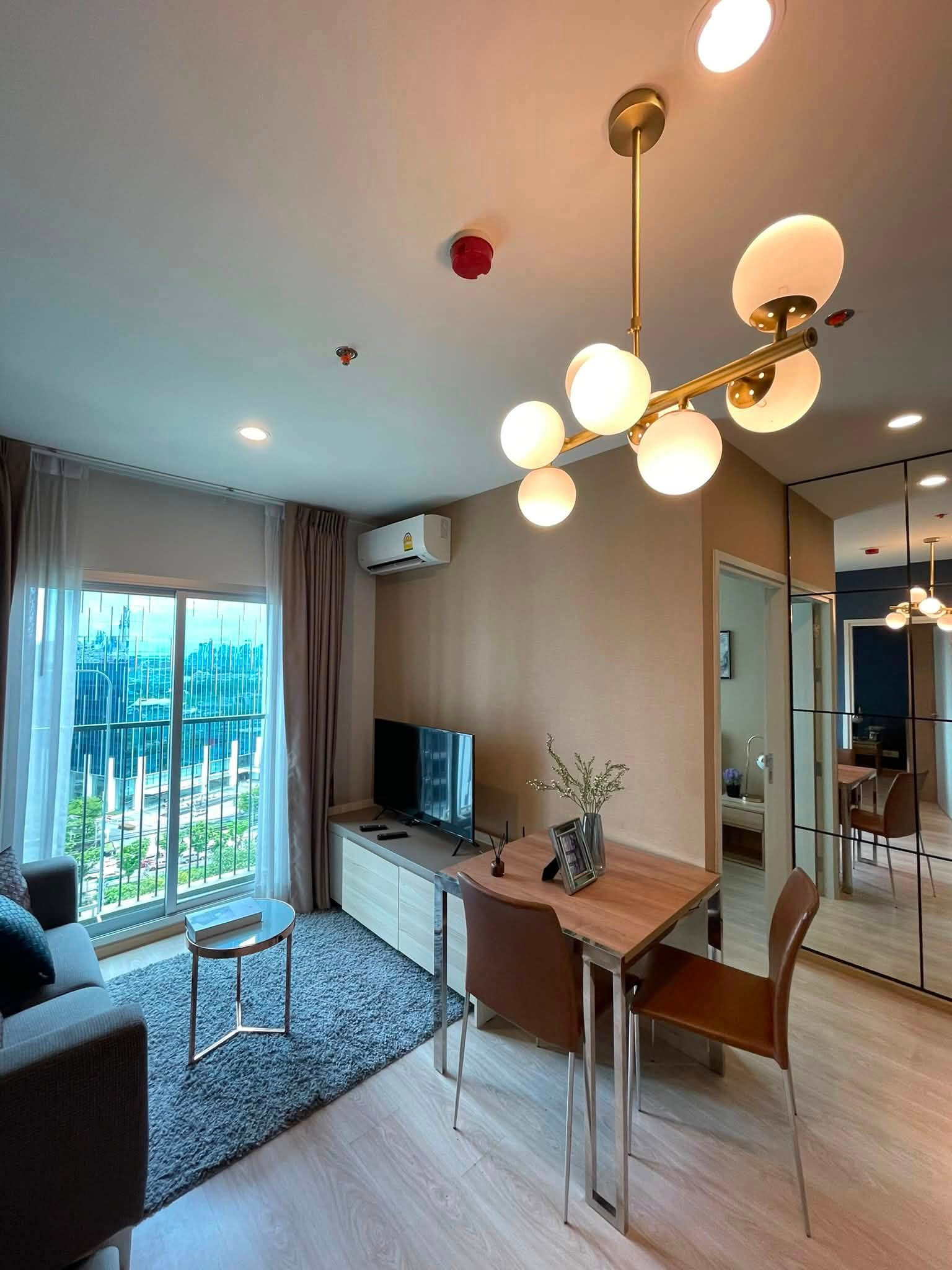 🔥 FOR SALE: High-rise Condo at Noble Revolve Ratchada 2. Premium location in the heart of Ratchada