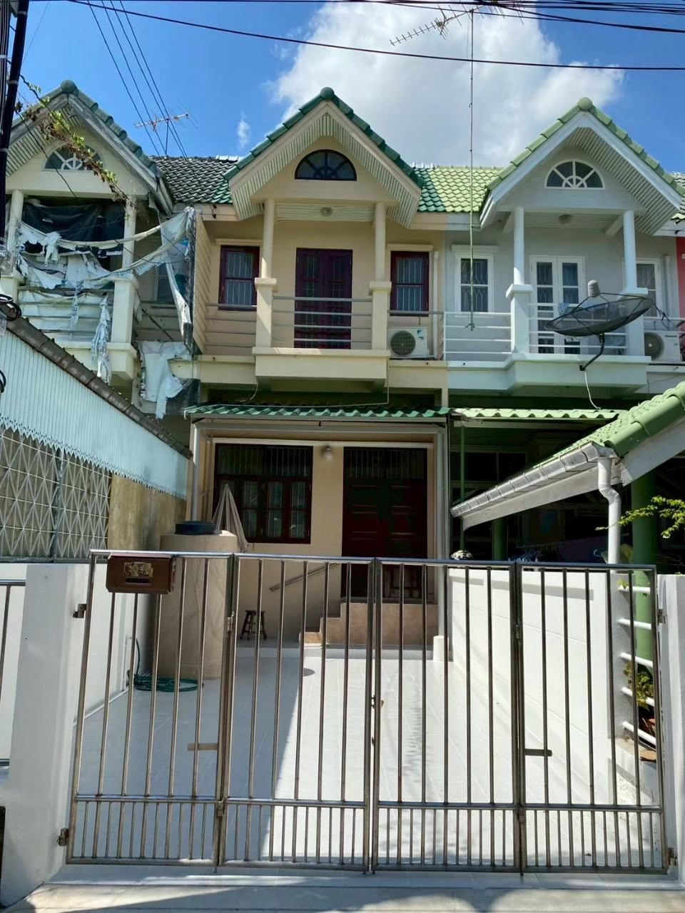 House for rent near Seacon, cheap price, Premruthai Village, Srinakarin 1, Soi Chaloem Phrakiat Rama 9, Soi 14. House for rent near Seacon, cheap price, Premruthai Village, Srinakarin 1, Soi Chaloem Phrakiat Rama 9, Soi 14.