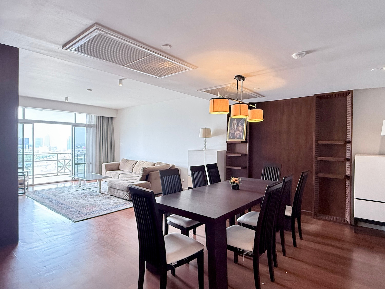 Spacious 2-Bedroom Condo Near BTS Phloen Chit Spacious 2-Bedroom Condo Near BTS Phloen Chit