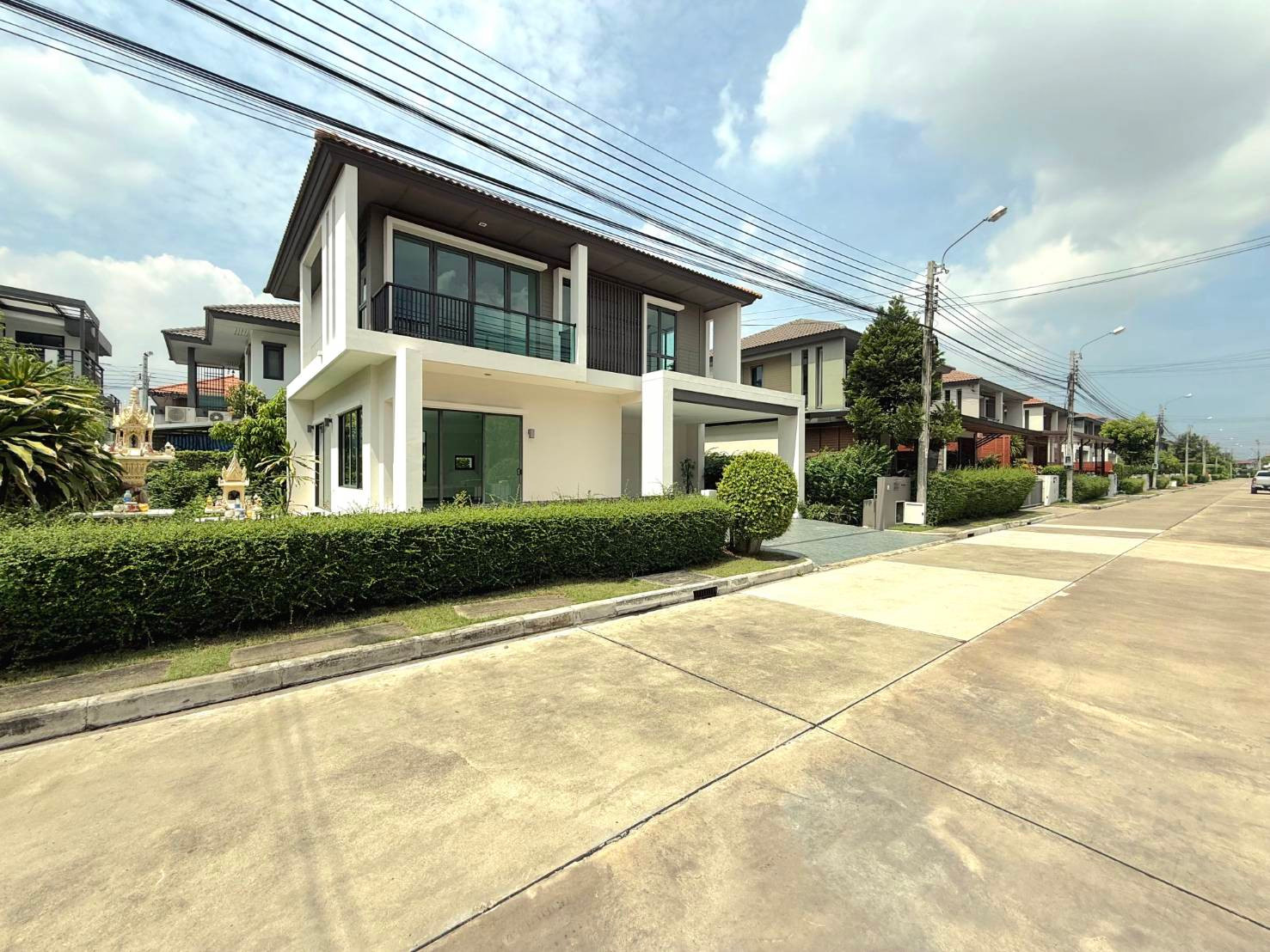ขายบ้านเดี่ยว หมู่บ้านฮาบิเทีย ออร์บิต หทัยราษฎร์ โครงการแสนสิริ พร้อมเข้าอยู่ – รูปที่ 3