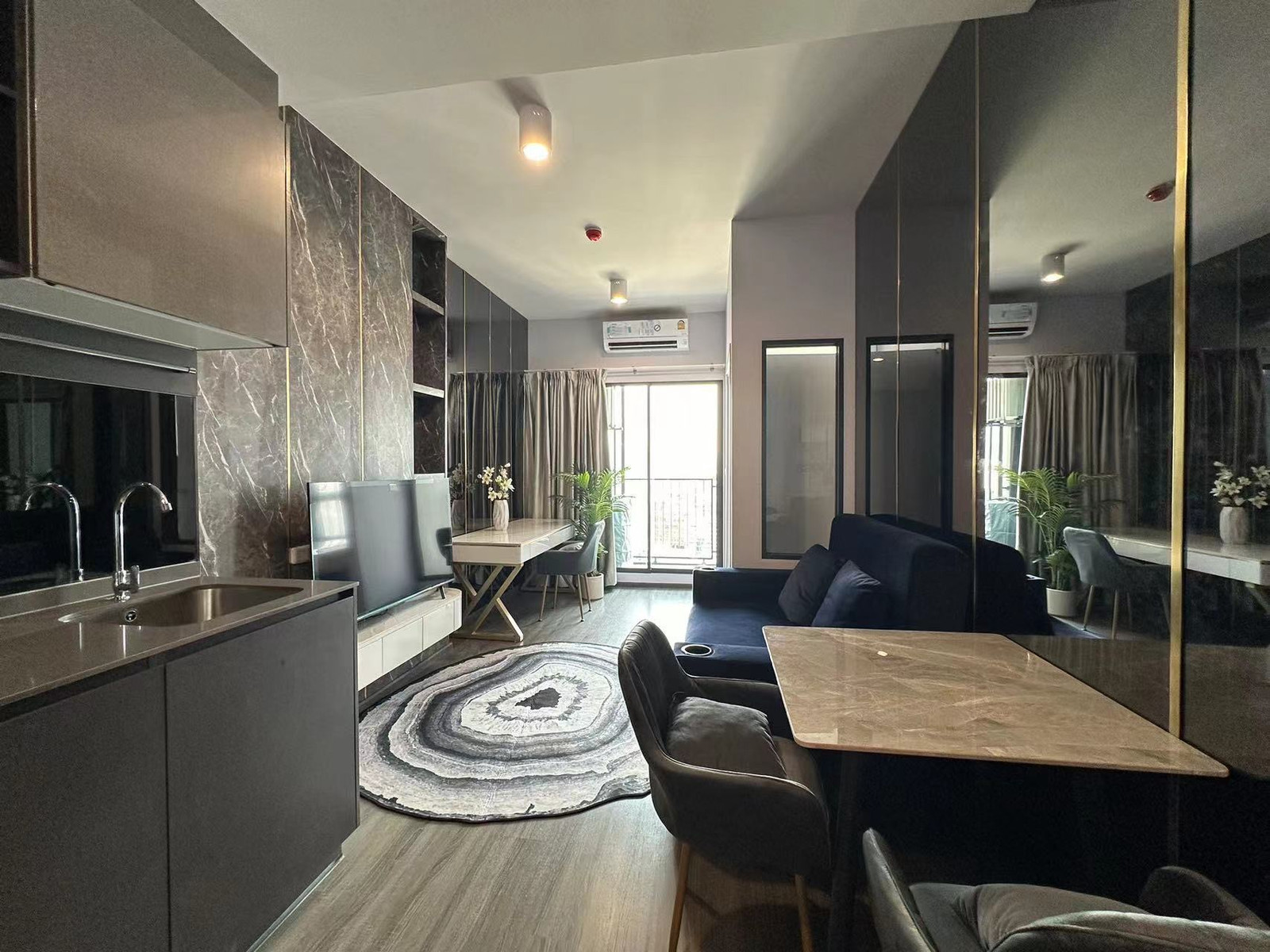 or Rent ให้เช่า Ideo Chula-Samyan 35 Sq,m. Fully Finished 27k โทรเลย น้อง 096-2615656 Location : Samyan Rental Price : 27,000 Baht / month Condominium near MRT : Samyan Station Condominium Unit Size : 35 sq.m. 1 bedroom / 1 bathroom Condominium or Rent ให้เช่า Ideo Chula-Samyan 35 Sq,m. Fully Finished 27k โทรเลย น้อง 096-2615656 Location : Samyan Rental Price : 27,000 Baht / month Condominium near MRT : Samyan Station Condominium Unit Size : 35 sq.m. 1 bedroom / 1 bathroom Condominium