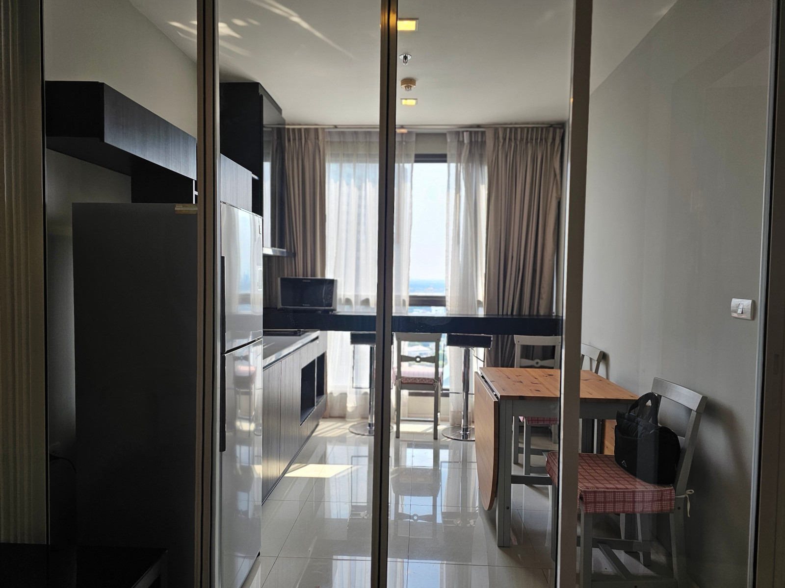 Beautiful room for rent, Rhythm Sukhumvit 44/1, 1 bedroom type, 45 sq m, 22nd floor, only 10 meters from BTS Phra Khanong, rent only 26,300 baht. Beautiful room for rent, Rhythm Sukhumvit 44/1, 1 bedroom type, 45 sq m, 22nd floor, only 10 meters from BTS Phra Khanong, rent only 26,300 baht.