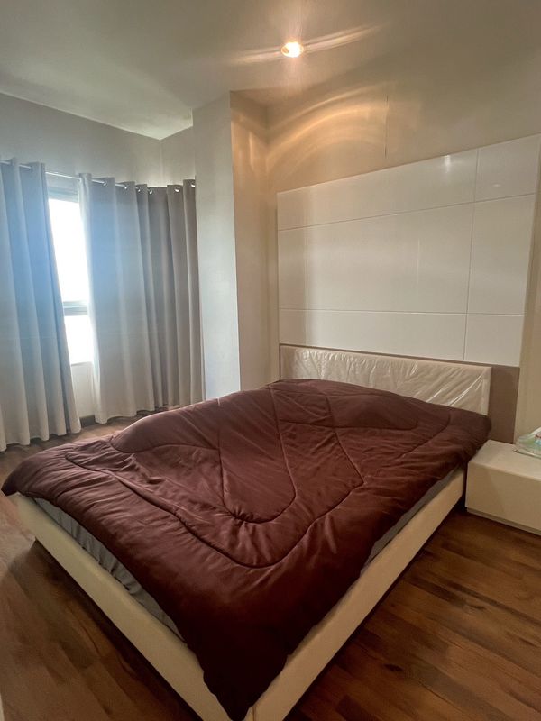 👀 ขายคอนโด Q house สาทร ติดรถไฟฟ้า BTS กรุงธนบุรี พร้อมเฟอร์นิเจอร์ เข้าอยู่ได้เลย ห้องมุม ติดบันไดหนีไฟ ติดถนนใหญ่