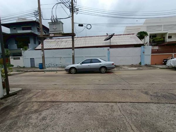 Single house for rent, Soi Narathiwat Ratchanakarin 20, Rama 3.