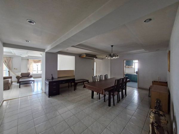 197sqm Spacious, Well price 3 Bedrooms condo for sale at Royal Castle Sukhumvit 39