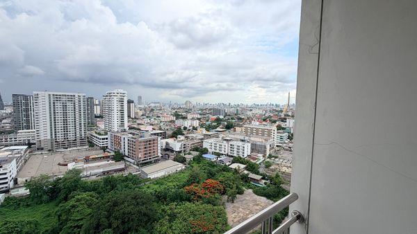 ลุมพินี สวีท ปิ่นเกล้า ขายต่ำกว่าประเมิน ห้องพร้อมอยู่ ชั้น 20 วิวเมืองโล่ง เฟอร์ครบ ครัวแยก แอร์ 2 ตัว มีอ่างอาบน้ำและเครื่องทำน้ำอุ่น