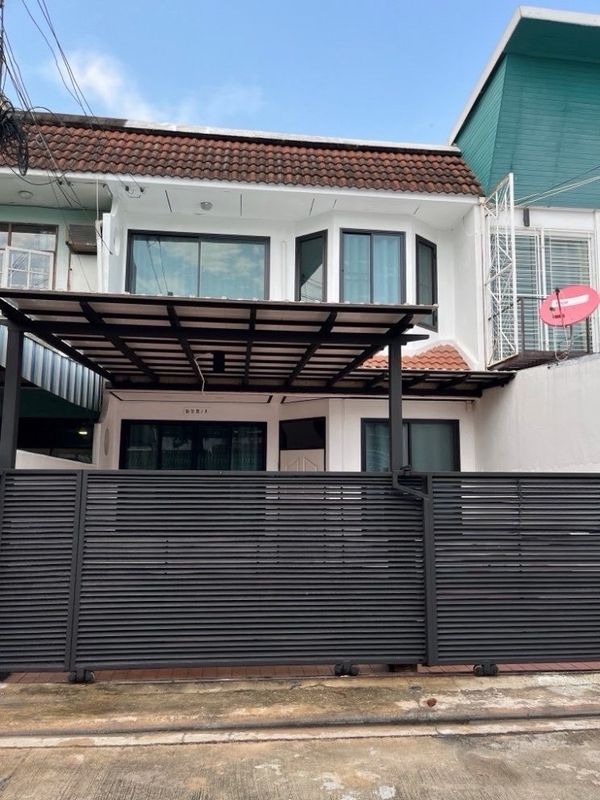 ให้เช่าทาวน์โฮม 2 ชั้น รีโนเวทใหม่ ย่านรัชดา ซอย 3📍 หมู่บ้านอยู่เจริญ รัชดา ซอย 3 ใกล้สถานทูตจีน ทำเลดีมาก ใจกลางรัชดาภิเษก