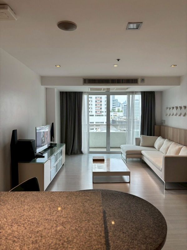 LTH15637 - Luxury Condo for Rent Thonglor | Spacious One Bedroom Residence | Near BTS Thonglor | 63,000 THB | Luxury condo for rent Thonglor, large room, near BTS Thonglor.