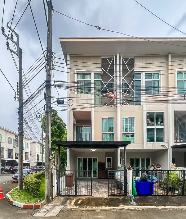 🏡 3-story townhome for sale “Signature Ramintra 109”
