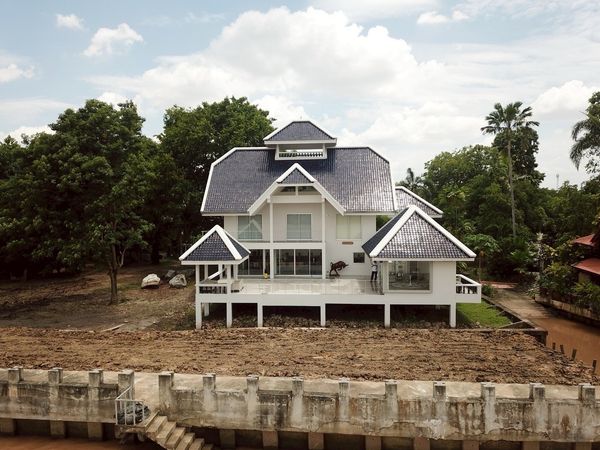 Riverside House for Rent in Tha It Ultimate Waterfront Living! 🌈🌤️🍀