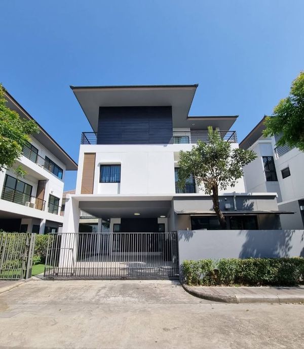 SH 1158 House for sale Lumpini Suanluang Rama 9