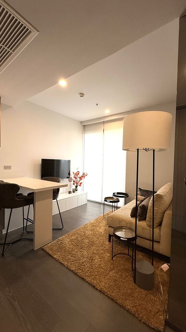 For rent, Coco Parc, next to MRT Khlong Toei, 0 meters, 1 bedroom, 1 bathroom, free room cleaning 2 times a month, high floor, river view, well decorated as in the picture 0877075210 Boy