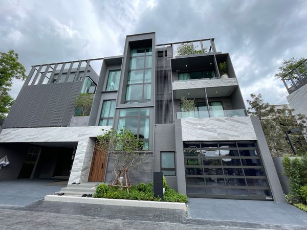 ขายบ้านเดี่ยว Ultra Luxury 3 ชั้น 95E1 เลียบด่วนเอกมัย-รามอินทรา 104 ตร.ว. ทิศใต้ แต่งครบพร้อมอยู่ สระทวนน้ำ ลิฟต์ส่วนตัว ด่วน!
