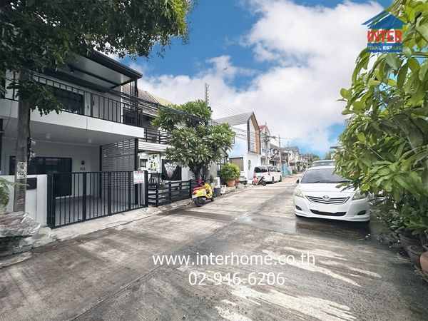 Townhouse, 2 floors, 17 sq m, Sindhorn Village, Happyland, near The Mall Bangkapi, Soi 17, Happyland 1 Road, Lat Phrao Road, Nawamin Road, Bang Kapi District, Bangkok.