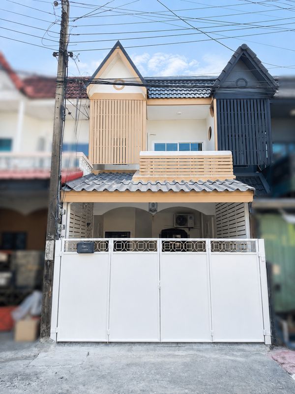 For Sale Townhouse/Townhome  , Baan Ruean Kaew , newly renovated , Chorakhe Bua , Lat Phrao , Bangkok , CX-158265