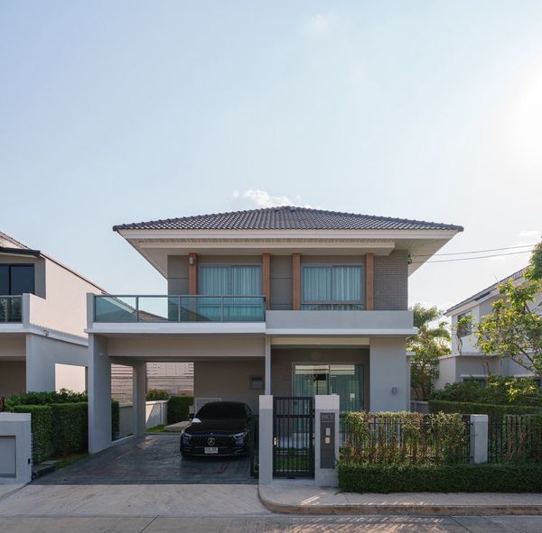 🔥 Single house for sale, Perfect Place, Sukhumvit 77, Phase 9, fully decorated in Modern luxury style, new built-ins throughout the house ✨ Never lived in. Good location near Robinson Lat Krabang.