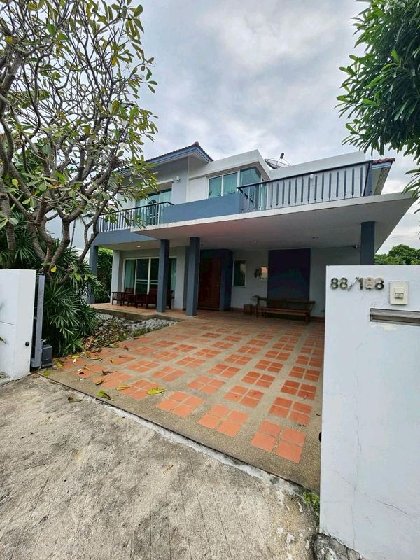 Single house for rent Villa Acadia Srinakarin Village, Villa Acadia Srinakarin, area 98.2 sq m | 3 bedrooms, 3 bathrooms + maids room with separate bathroom, corner unit.