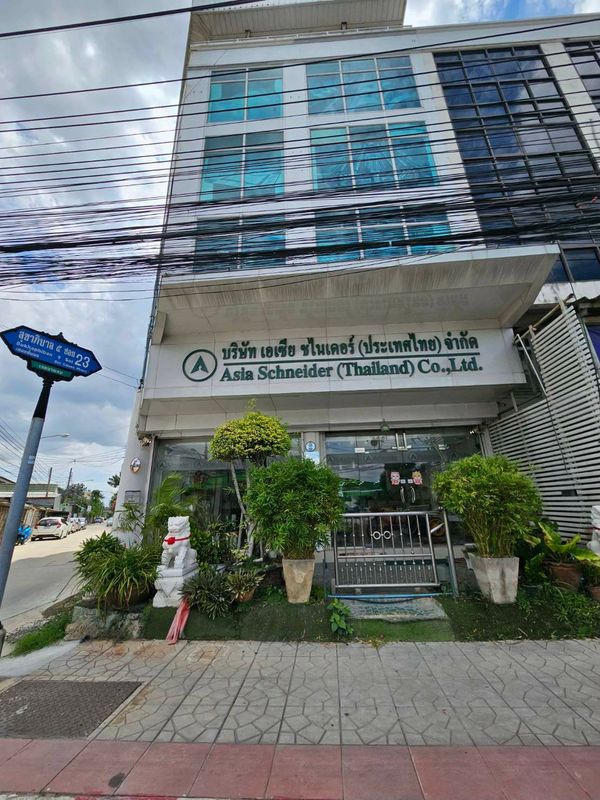 5-story commercial building for sale with mezzanine, Sukhapiban 5, good location, convenient travel.